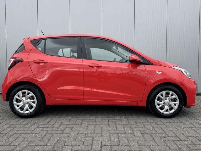 Hyundai I 10 1.0i Comfort / Navigatie / Bluetooth / Cruise control / Pakeersensoren achter/ Elek. Ramen Voor en achter / Multifunctioneel Stuur /