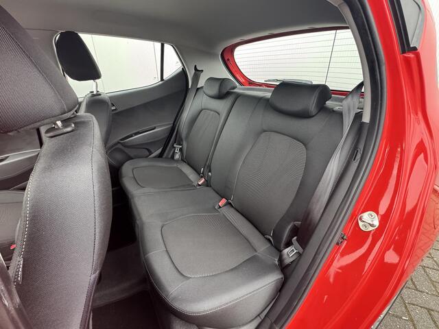 Hyundai I 10 1.0i Comfort / Navigatie / Bluetooth / Cruise control / Pakeersensoren achter/ Elek. Ramen Voor en achter / Multifunctioneel Stuur /