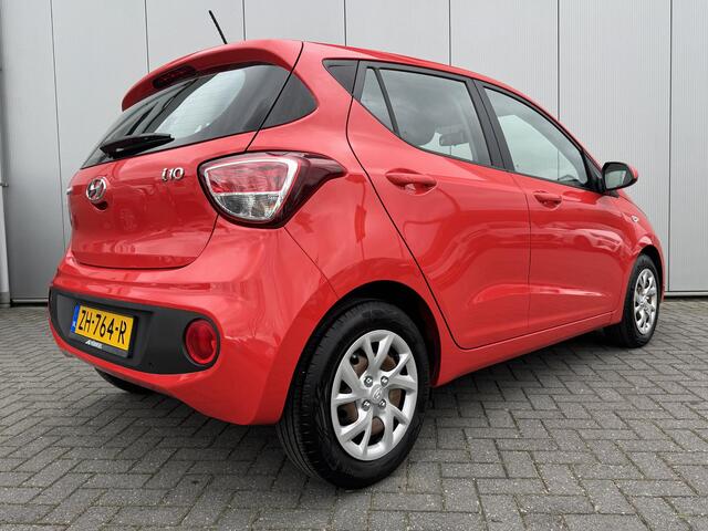 Hyundai I 10 1.0i Comfort / Navigatie / Bluetooth / Cruise control / Pakeersensoren achter/ Elek. Ramen Voor en achter / Multifunctioneel Stuur /