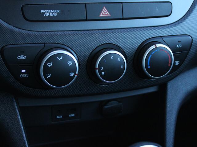 Hyundai I 10 1.0i Comfort NL AUTO | AIRCO | ALL SEASONS | APK T/M 26 | CRUISE |