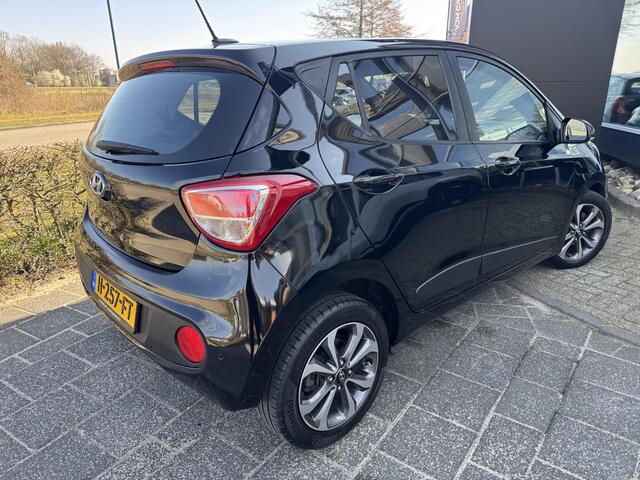 Hyundai I 10 1.0i i-Motion Comfort | Stoel/Stuurverwarming | LM Velgen | Navigatie | Climate Control | Cruise Control | Enz...
