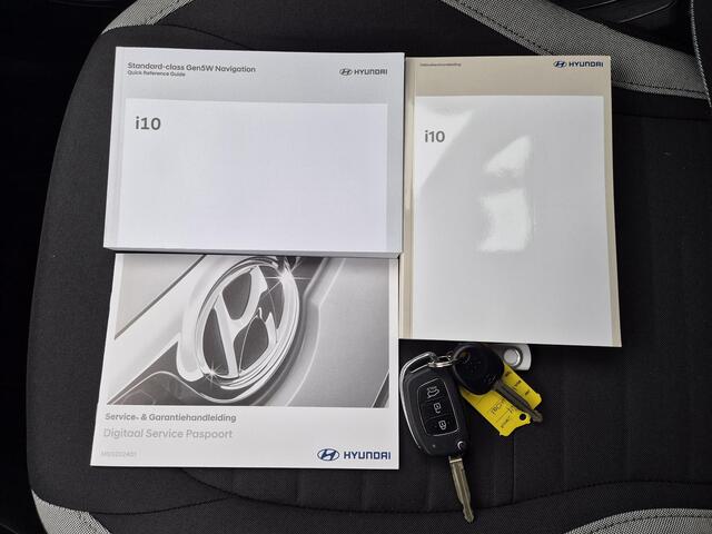 Hyundai I 10 1.0 Comfort Smart Handgeschakeld / Navigatie / Apple Carplay Android Auto / Achteruitrijcamera / Cruise control / Lane Assist / Airco /