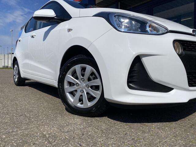 Hyundai I 10 1.0i Comfort / 5-Deurs / NL-Auto / 47.000 Km / 1e-Eigenaar / Apple-Carplay & Aindroid-Auto / DAB / Radio-Bluetooth / Navi / Airco / Cruise-Control / ELKTR-Pakket / ENZ.