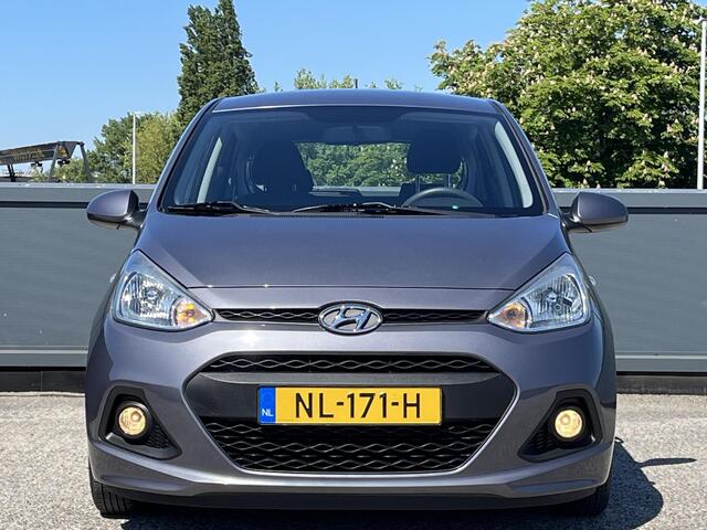 Hyundai I 10 5drs 1.0i i-Motion Comfort | Lage kmstand | Cruisecontrol | Bumpers in carrosseriekleur |