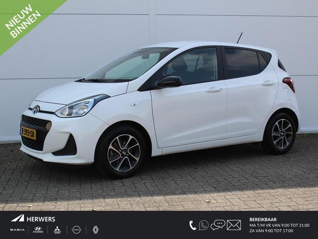 Hyundai I 10 1.0i Comfort 5p. AUTOMAAT / Navigatie + Apple Carplay/Android Auto / 14" Lichtmetalen Velgen / Airco / Bluetooth / Trekhaakbeugel voor Fietsendrager /