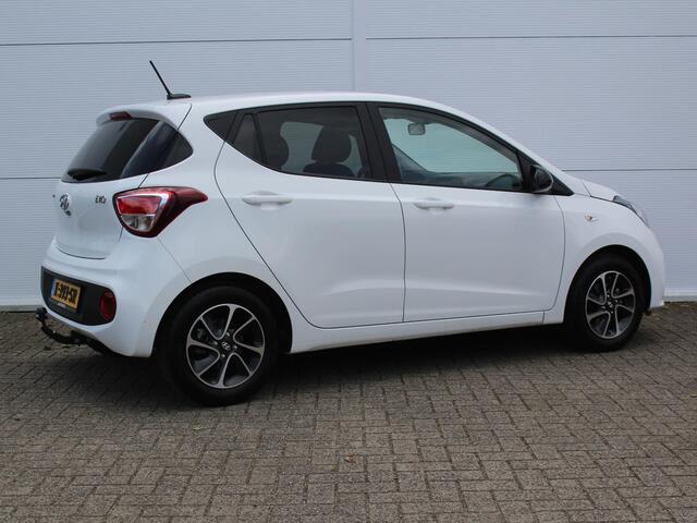Hyundai I 10 1.0i Comfort 5p. AUTOMAAT / Navigatie + Apple Carplay/Android Auto / 14" Lichtmetalen Velgen / Airco / Bluetooth / Trekhaakbeugel voor Fietsendrager /