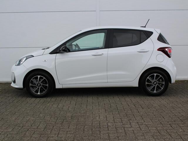 Hyundai I 10 1.0i Comfort 5p. AUTOMAAT / Navigatie + Apple Carplay/Android Auto / 14" Lichtmetalen Velgen / Airco / Bluetooth / Trekhaakbeugel voor Fietsendrager /