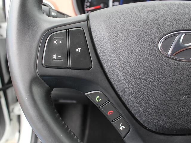 Hyundai I 10 1.0i Comfort 5p. AUTOMAAT / Navigatie + Apple Carplay/Android Auto / 14" Lichtmetalen Velgen / Airco / Bluetooth / Trekhaakbeugel voor Fietsendrager /
