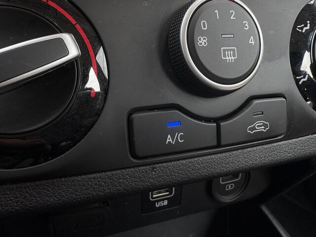 Hyundai I 10 1.0 Comfort / Airco / Apple Carplay/Android Auto / Parkeercensoren / Cruise control / Stoel, Stuur Verwarming /