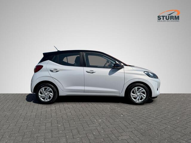 Hyundai I 10 1.0 Comfort Smart Nieuw Model! | Two-Tone Lakkleur | Navigatie | Camera | Apple Carplay/Android Auto | Cruise Control | Airco | Rijklaarprijs!