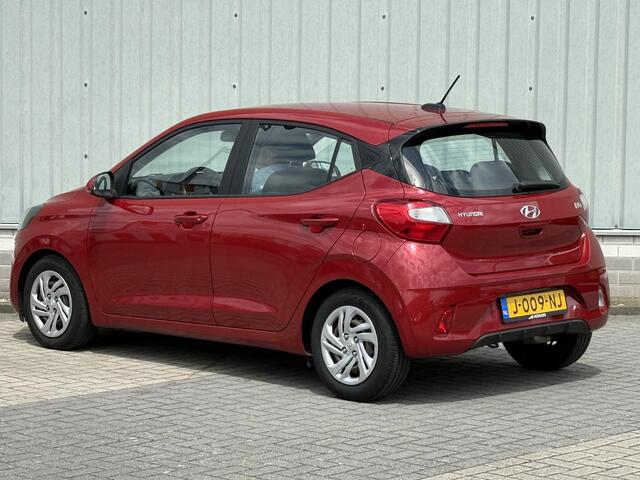 Hyundai I 10 1.0 Comfort 5-zits / Automaat / 1e Eigenaar / Dealer Onderhouden / Cruise Control / Airco / DAB / 5 Persoons! / Navigatie door Android Auto/Apple CarPlay / Orgineel Nederlands / Fabrieksgarantie t/m 16-09-2025 /