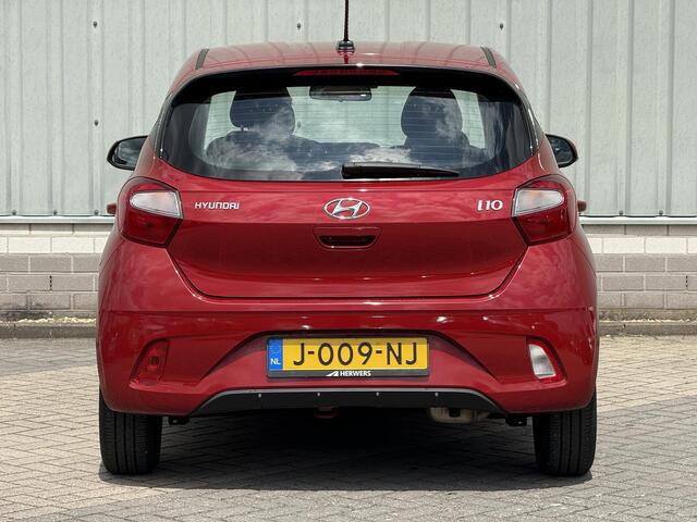 Hyundai I 10 1.0 Comfort 5-zits / Automaat / 1e Eigenaar / Dealer Onderhouden / Cruise Control / Airco / DAB / 5 Persoons! / Navigatie door Android Auto/Apple CarPlay / Orgineel Nederlands / Fabrieksgarantie t/m 16-09-2025 /