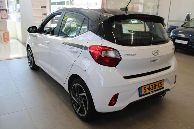 Hyundai I 10 1.0 Premium Met leuke accessoires en Two Tone Zwart dak