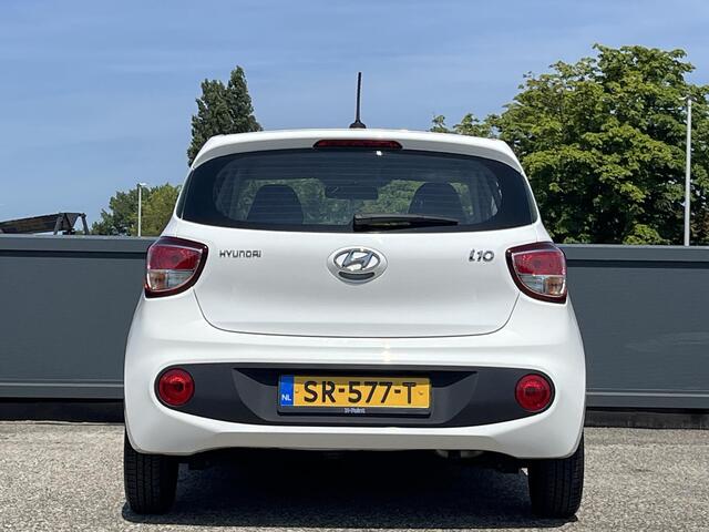 Hyundai I 10 5drs 1.0i 67PK Comfort | Geïntegreerde navigatiesysteem | Apple & Android Multimediasysteem | Cruisecontrol |