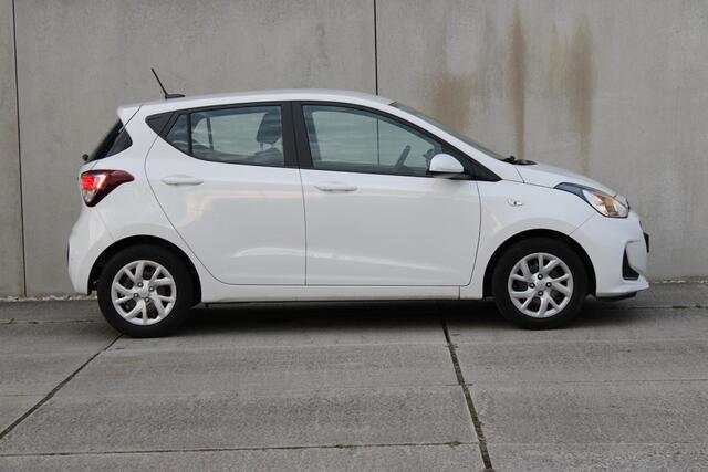 Hyundai I 10 1.0i Comfort / AIRCO / NAVI / CRUISE / PARKEERSENSOREN ACHTER