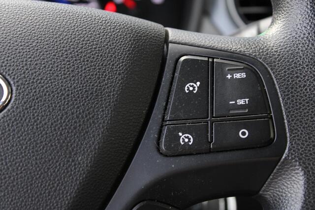Hyundai I 10 1.0i Comfort / AIRCO / NAVI / CRUISE / PARKEERSENSOREN ACHTER