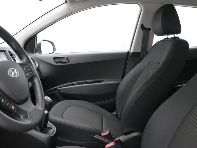 Hyundai I 10 1.0i Comfort / Navigatie / Airconditioning / Parkeersensoren / Apple Carplay / DAB Radio / Multifunctioneel Stuurwiel / Historie bekend /