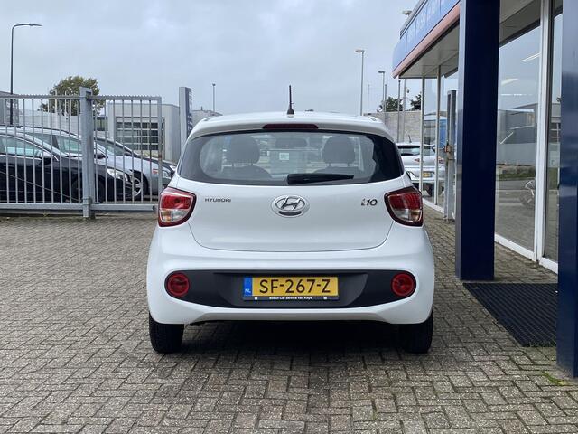 Hyundai I 10 1.0i Comfort / 5-Deurs / NL-Auto / 1e-Eigenaar / Cruise-Control / Armsteun-Voor / Airco / Radio / Elektr.-Ramen V+A / ENZ.