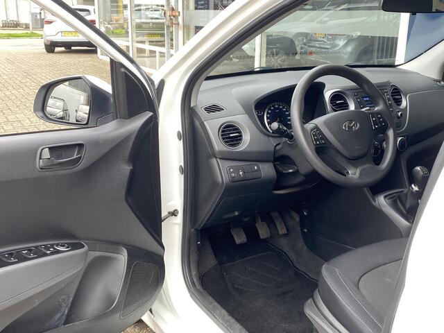 Hyundai I 10 1.0i Comfort / 5-Deurs / NL-Auto / 1e-Eigenaar / Cruise-Control / Armsteun-Voor / Airco / Radio / Elektr.-Ramen V+A / ENZ.
