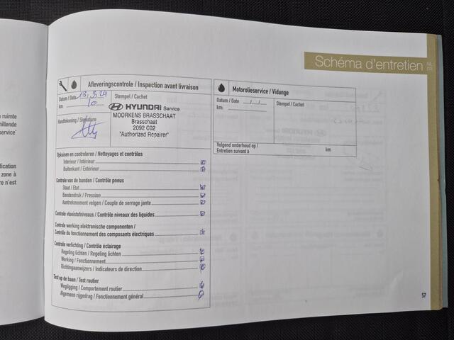 Hyundai I 10 1.0 Comfort 5-zits Automaat / Navigatie via Apple Carplay of Android Auto / Fabrieksgarantie tot 03-2029 / Airco / Cruise control / Dealer onderhouden / Elektrische ramen voor en achter / / Lichtmetalen wielen 15" /