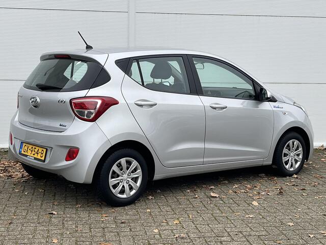 Hyundai I 10 1.0i i-Motion Comfort / cruise control / airco (automatisch) / uniek interieur / multimedia-voorbereiding /
