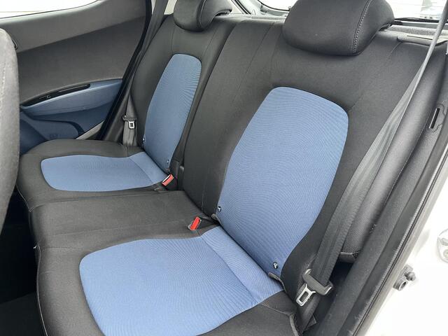 Hyundai I 10 1.0i i-Motion Comfort / cruise control / airco (automatisch) / uniek interieur / multimedia-voorbereiding /