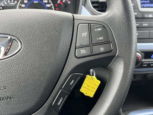 Hyundai I 10 1.0i i-Motion Comfort / cruise control / airco (automatisch) / uniek interieur / multimedia-voorbereiding /