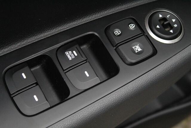 Hyundai I 10 1.0i Comfort//Navi//Carplay!!