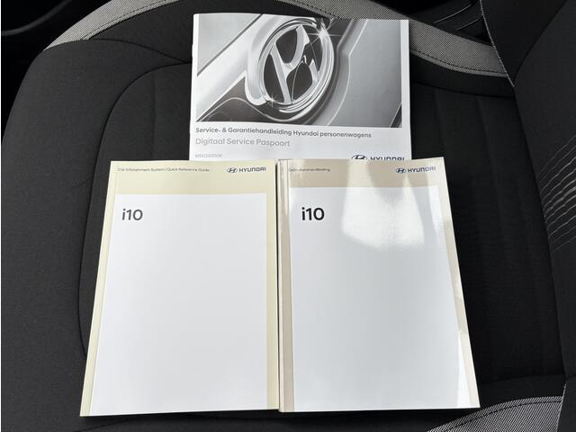 Hyundai I 10 1.0 Comfort 5-zits / Automaat / NL auto / Apple Carplay/Android auto / Cruise Control / Airco / Bluetooth / Parkeensensoren achter