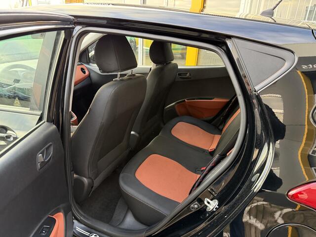 Hyundai I 10 1.0i i-Motion Comfort | NAP | Trekhaak | Climate Control | Cruise Control | All-Season banden |