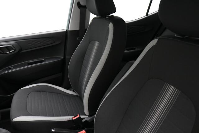 Hyundai I 10 1.0 Comfort Smart / ¤ 1.250,- Voordeel op de nieuwprijs / Prijs is rijklaar / Direct Leverbaar / Navigatie / Camera / Apple Carplay & Android Auto / Bluetooth / Airco /