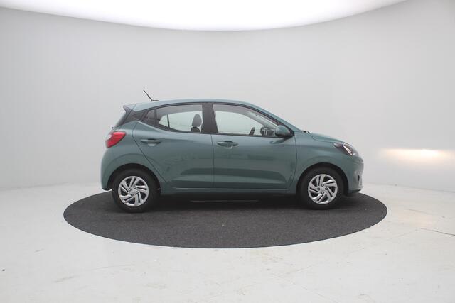 Hyundai I 10 1.0 Comfort Smart / ¤ 1.250,- Voordeel op de nieuwprijs / Prijs is rijklaar / Direct Leverbaar / Navigatie / Camera / Apple Carplay & Android Auto / Bluetooth / Airco /
