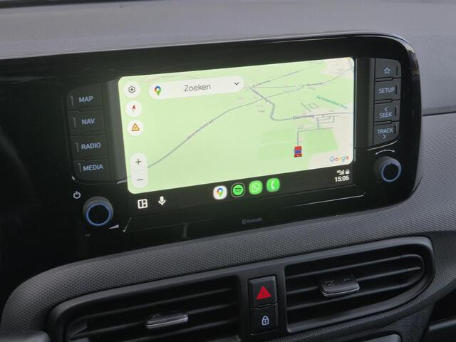 Hyundai I 10 1.0 Comfort Smart 5-zits Automaat / Fabrieksgarantie tot 04-2030 / Dealer onderhouden / Apple Carplay Android Auto / Achteruitrijcamera / Airco / Cruise control / Parkeersensoren achter / Navigatie /
