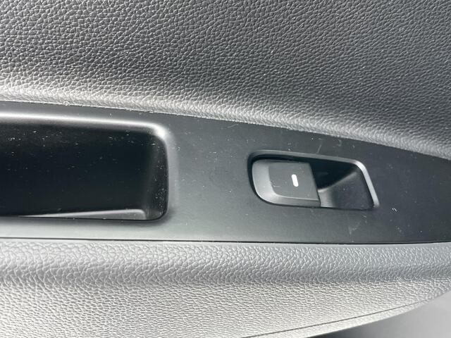 Hyundai I 10 1.0i Comfort / Navigatie / Cruise control / Airco / Telefoon / Elektrisch bedienbare ramen + spiegels.