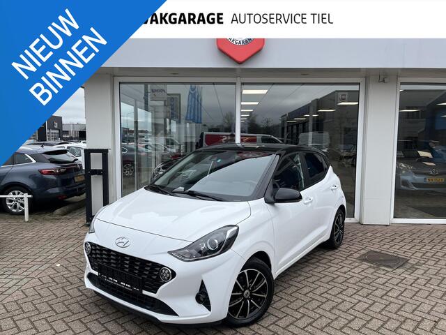Hyundai I 10 1.0 Comfort Smart 5-zits Automaat Bi-tone wit met zwart dak, AppleCarPlay/AndroidAuto, navigatie, achteruitrij camera, cruise control, parkeersensoren achter,