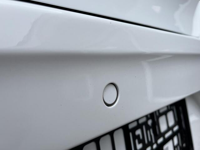 Hyundai I 10 1.0 Comfort Smart 5-zits Automaat Bi-tone wit met zwart dak, AppleCarPlay/AndroidAuto, navigatie, achteruitrij camera, cruise control, parkeersensoren achter,