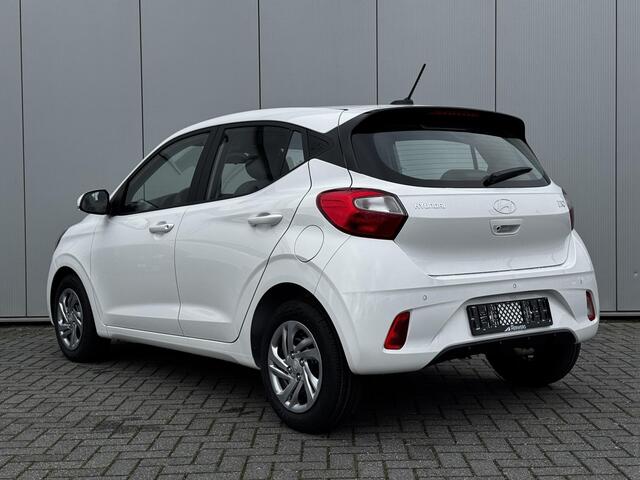 Hyundai I 10 1.0 Premium / uit voorraad leverbaar / Rijklaar incl ¤ 1500 korting voor ¤ 22.619 / Climate Control / Navigatie / Cruise Control / Achteruitrijcamera en parkeersensoren /