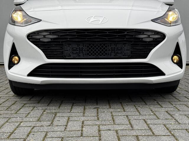 Hyundai I 10 1.0 Premium / uit voorraad leverbaar / Rijklaar incl ¤ 1500 korting voor ¤ 22.619 / Climate Control / Navigatie / Cruise Control / Achteruitrijcamera en parkeersensoren /