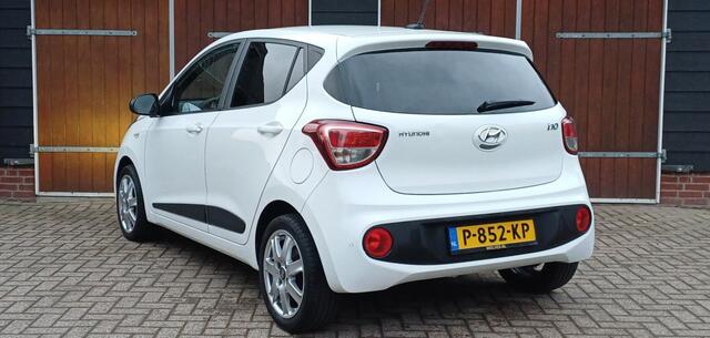 Hyundai I 10 1.0i Comfort 5p. Carplay, Stoel+stuur verwarming, Nieuwe APK