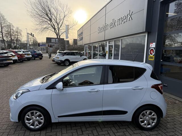 Hyundai I 10 1.0i Premium / Airco/ Navigatie/ Cruise/ Apple carplay/ Stoelverwarming/ PDC/ LED