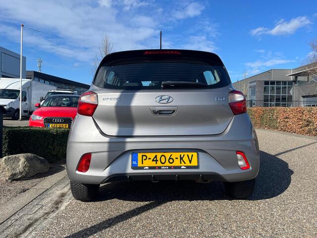 Hyundai I 10 1.0 Premium Zwart Dak | Camera | Carplay | Cruise | Two-Tone | Armsteun voor | NAVI