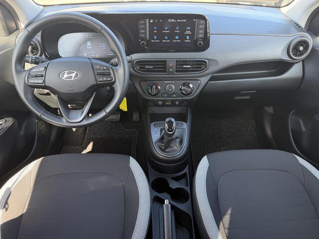 Hyundai I 10 1.0 Comfort Smart 5-zits Automaat / Dealer Onderhouden / Fabrieksgarantie tot 12-2029 / Navigatie / Cruise Control / Digitaal Cockpit / Apple Carplay & Android Auto / Camera / Airco /
