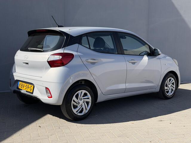 Hyundai I 10 1.0 Comfort Smart 5-zits Automaat / Dealer Onderhouden / Fabrieksgarantie tot 12-2029 / Navigatie / Cruise Control / Digitaal Cockpit / Apple Carplay & Android Auto / Camera / Airco /