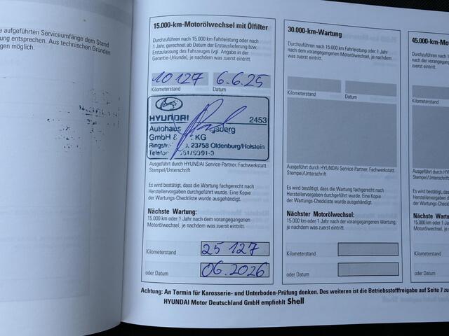 Hyundai I 10 1.0 Comfort Smart 5-zits Automaat / Fabrieksgarantie t/m 06-2029 / Dealer onderhouden / Stuur- en stoelverwarming / Navigatie / Apple Carplay Android / Camera / 15" LM wielen & All Season banden /