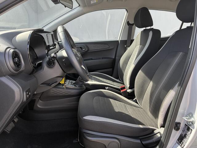 Hyundai I 10 1.0 Comfort Smart 5-zits Automaat / Fabrieksgarantie t/m 06-2029 / Dealer onderhouden / Stuur- en stoelverwarming / Navigatie / Apple Carplay Android / Camera / 15" LM wielen & All Season banden /
