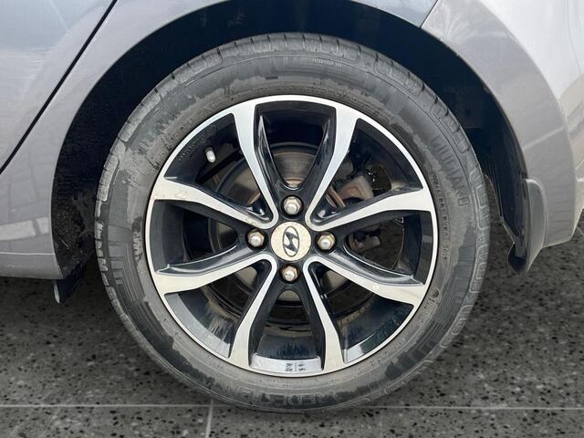 Hyundai I 10 5-deurs Premium 1.0i MPi 67pk | CLIMA | NAVI | APPLE CARPLAY / ANDROID AUTO | BI-COLOR LM-VELGEN | DEALER ONDERHOUDEN! | CRUISE CONTROL |