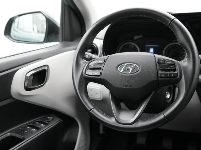 Hyundai I 10 4 zits 1.0 Premium | Apple carplay | Navigatie | Achteruitrij camera | Parkeersensoren achter | Bluetooth | Connected services | Cruise control | Armleuning bestuurder | Spraakbediening |