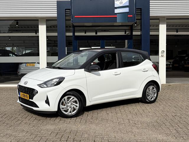 Hyundai I 10 1.0 Comfort Smart 5-zits / 5-Deurs / NL-Auto / Dealer-Onderhouden / Cruise-Control / Apple-Carplay & Android-Auto / DAB Radio-Bluetooth / Navi / Camera / ENZ.