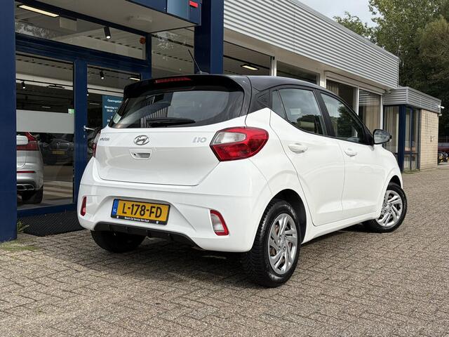 Hyundai I 10 1.0 Comfort Smart 5-zits / 5-Deurs / NL-Auto / Dealer-Onderhouden / Cruise-Control / Apple-Carplay & Android-Auto / DAB Radio-Bluetooth / Navi / Camera / ENZ.