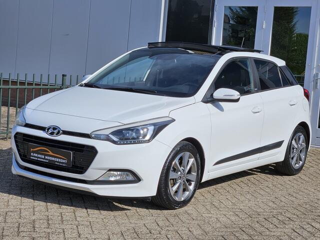 Hyundai I 20 1.0 Turbo-GDI 120pk Passion uitvoering PANORAMADAK|NAVIGATIE|CAMERA|LED KOPLAMPEN|PDC VOOR&ACHTER|DEALER ONDERHOUDEN Maandag tot Vrijdag geopend van 09.00 tot 20.00 uur en Zaterdag van 09.00 tot 18.00 uur